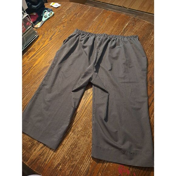 Alfred Dunner Womens 20W Black White Check Pull On Capri Pants Pockets Slit Hem - Picture 3 of 3
